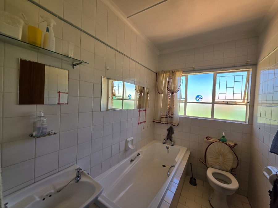 4 Bedroom Property for Sale in Pellissier Free State